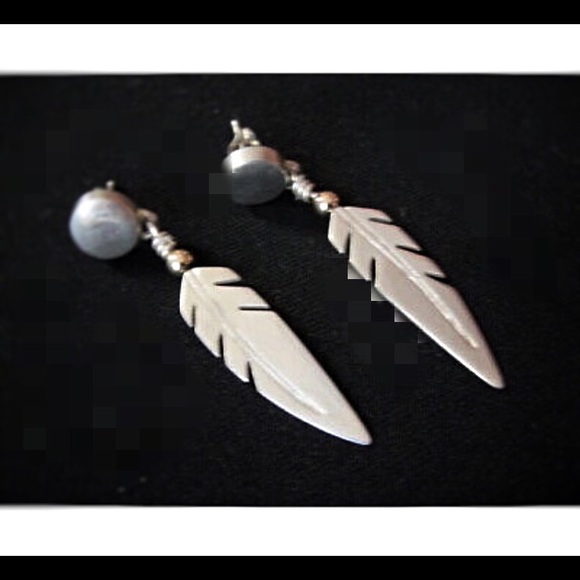 Ray Tracey • Sterling & 14k Eagle Feather Earrings - Picture 3 of 8